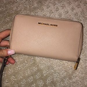 michael kors wristlet